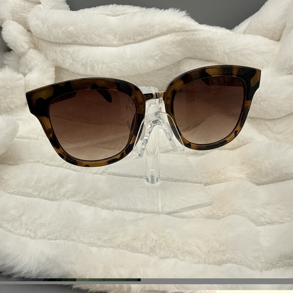 Oversized Baroque CatEye SunglassesTortoise Neutral Polarized Gradient Lens